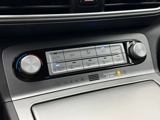Hyundai Kona EV Premium 64 kWh SOH 90,1% Warmtepomp | Leer | Head-Up | Elektr. Stoelen | Adaptive Cruise / 12