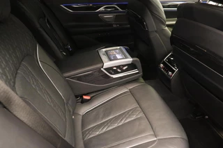 BMW 7-serie 745e High Executive *M Sport* Xpel Massage 394 pk Panorama dak / 45