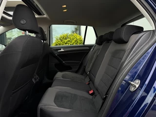 Volkswagen Golf TSI * Panoramadak * Camera * Navigatie * Massage Stoel / 6