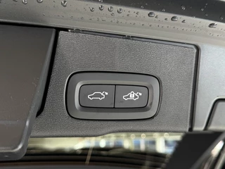 Volvo XC60 2.0 T8 Plug-in hybrid AWD Ultra Dark / 46