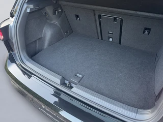 Volkswagen Golf 1.5 eHybrid GTE / 5JR Garantie / Pano / Leer / Trekhaak / Matrix / Keyless / DCC / HUD / 17