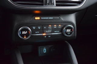 Ford Focus Wagon Wagon 1.5 EcoBlue Titanium Business | Automaat | Trekhaak | Apple CarPlay | Climate / 16