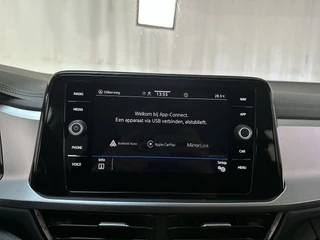 Volkswagen T-Roc 1.5 TSI 150pk DSG Life Navigatie Trekhaak Parkeersensoren App-Connect DAB+ / 21