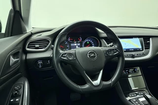 Opel Grandland X 1.6 Turbo 300pk Hybrid4 Elegance | Navigatie | Keyless | Camera | Parelmoer kleur | Electrische achterklep | Lichtmetalen velgen | AGR Comfortstoelen | Voorruitverwarming | Zwart dak / 40