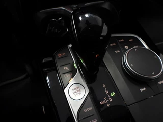 BMW 1-Serie 118i Aut. Intro Sport Line VOL LEER/NAVI/CAMERA/LED/18"LMV! / 20