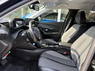 Peugeot e-2008 EV Blue Lease Allure 50 kWh | 97% SoH |Achteruitrijcamera | Navigatie | Trekhaak voor fietsendrager | Navigatie | Cruise Control / 10