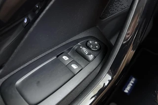 Peugeot 208 1.2 PureTech Blue Lion | Parkeersensoren | Navigatie | Radio | Stuurbediening | Climate control | Airco | / 17