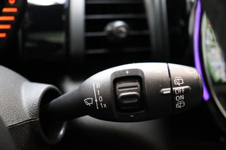 MINI Cooper Hatchback Chili Business 3 deurs  / Navigatiesysteem Professional / Panoramadak / LED / Climate Control / Parkeersensoren / Sportstoelen / Cruise Control / Bluetooth / 17 Inch / Chrome Line / Lichtpakket / Extra Getint Glas / 34