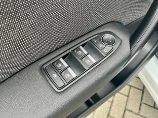Renault Captur 1.6 E-Tech Full Hybrid 145 Techno  | Stoel+Stuurverwarming | Climate Control | Draadloze Telefoonlader | Camera + Sensoren | Two-Tone | Apple CarPlay/Android Auto / 59