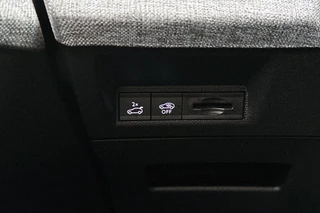 Peugeot e-5008 GT Avantage 73 kWh 7p Leder Stoelventilatie Stoelverwarming 360 Camera Keyless / 32