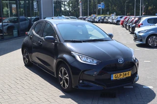 Toyota Yaris HYBRID 115 FIRST EDITION STOEL/STUURVERW DRAADLOOS-LADEN APPLE/ANDROID KEYLESS CLIMA AD-CRUISE 16" LM-VELGEN / 9