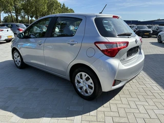 Toyota Yaris 1.0 VVT-i Aspiration 5-Deurs | Climate control | Camera | Navigatie | Cruise control | Elektrisch Pakket | Bluetooth telefoonvoorbereiding / 6