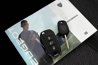 Peugeot 208 1.2 Hybrid 110 e-DCS6 Allure 2+6 jaar garantie / 25