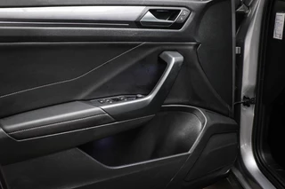 Volkswagen T-Roc 1.5 TSI Style | IQ LIGHT | STOELVERWARMING | CLIMA | APP CONNECT | DAB | PDC / 28