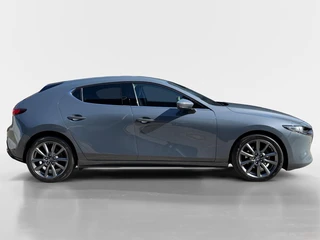 Mazda 3 2.0 e-SkyActiv-G M Hybrid 122 Comfort met Bose | Apple Carplay / Android Auto | Navigatiesysteem | Licht + Regensensor | Elektrisch Verstelbare Bestuurderstoel  | Stoel + Stuurverwarming | Parkeersensoren Voor + Achter | Camera Achter | 18"Lichtmetalen velgen | Lederen Bekleding | Cruise Control Adaptief / 5