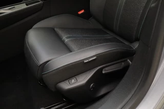 Peugeot 308 SW 1.2 PureTech Allure | Apple carplay/Android auto | Parkeercamera V + A | Electronic climate control | Draadloze telefoonlader | Stoelverwarming | Navigatie | Parkeersensoren V+A | Automaat / 18