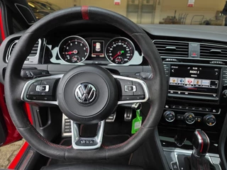 Volkswagen Golf 2.0 TSI GTI Clubsport / 265-360PK / NAP = UNIEK !! / NWE TURBO / PANO / DYNAUDIO / CAMERA / CARPLAY / 19 INCH ! / 32
