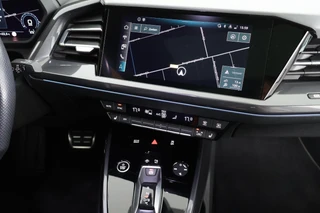 Audi Q4 e-tron 40 Launch edition S Competition 204pk 77 kWh SOH 87% Trekhaak Camera Leder Keyless Stoelverwarming ACC Panoramadak S-Line / 17
