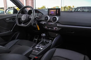Audi Q2 30 TFSI S Edition S-Line | 1e eigenaar | NL auto | 18 inch | LED | Camera | Sport | Cruise control | Sound system | Sfeerverlichting | Stoelverwarming | Climate control | / 12