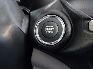Suzuki Swift 1.2 COMFORT SMART HYBRID  Direct Leverbaar | Tot 10 JAAR GARANTIE!  Inclusief € 2.200,- Voorraad Voordeel / 16