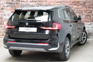 BMW X1 sDrive18i High Executive Automaat  / Widescreen Display / Stoelverwarming / Leder / Climate Control / Driving Assistant Plus / Cruise Control / Leder / Achteruitrijcamera / 17 Inch / Adaptieve LED koplampen / 5