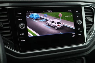 Volkswagen T-Roc 1.5 TSI 150pk DSG R-Line Sport Keyless Virtual Cockpit Navigatie / 31