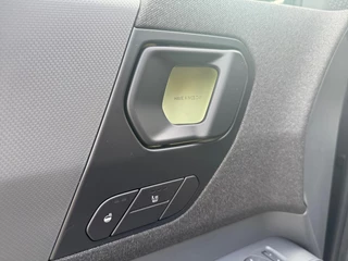 Kia EV2 Plus 42.2 kWh 3.000,- Inruilkorting | Privacy Glass | 18" lichtmetalen velgen | Warmtewerend glas rondom | Draadloze oplader voor smartphone / 34