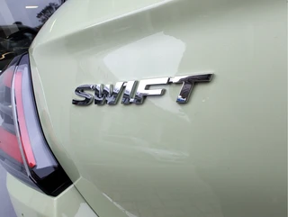 Suzuki Swift 1.2 SELECT SMART HYBRID AUTOM  Direct Leverbaar | Tot 10 JAAR GARANTIE!  Inclusief € 2.400,- Voorraad Voordeel / 30