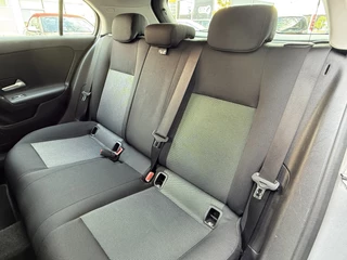 Mercedes-Benz A-Klasse BWJ 2020 180 136 PK Luxury Line AUTOMAAT  TREKHAAK | STOELVERW. | FULL LED | CAMERA | CARPLAY + ANDROID |  NAVI | CLIMA | CRUISE | LMV | PDC / 7