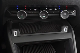 Citroen Ë-C4 X Feel 50 kWh Climate Control Apple CarPlay 18" / 32