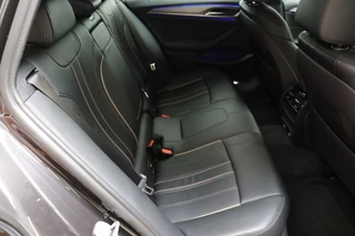 BMW 5 Series Touring 520i High Executive M Sport Pakket Automaat  / Navigatiesysteem Professional / Adaptieve LED-koplamp / Hifi / Climate Control / Parkeersensoren / Sfeerverlichting / Chrome Line / Sportstoelen / Cruise Control / Stoelverwarming / 14