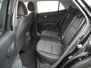 Kia Stonic 1.0 T-GDi MHEV DynamicPlusLine  - Apple Carplay/Android Auto - Cruise Control - Climate Control - Navigatie - Stuur/Stoel Verwarming - Fabrieks garantie tot 04-2032 of 150.000km fabrieksgarantie / 35