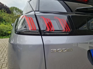 Peugeot 3008 1.6 HYbrid 180 Allure Pack Business | DEMO | Achteruitrijcamera | Parkeersensoren V+A | Cruise & Climate control | Navigatie / 26