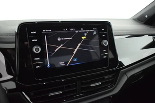 Volkswagen T-Roc 1.5 TSI 150pk DSG R-Line Business+ Black Style Trekhaak Camera IQ.Light Panoramadak Virtual Cockpit Navigatie / 23