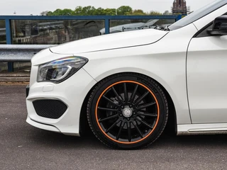 Mercedes-Benz CLA-klasse Shooting Brake 200 OrangeArt AMG Night Edition 156 PK | Panoramadak | Bi-xenon | Camera | Stoelverwarming | Navigatie | 18" / 40