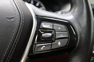 BMW 5 Series Touring 530i High Executive Luxury Line Automaat  / Navigatiesysteem Professional / Panoramadak / Trekhaak / Comfortstoelen / Driving Assistant Plus / Adaptieve LED-koplampen / Hifi / Stuurwielrand Verwarmd / Achteruitrijcamera / Head-Up Display / Stoelverwarming / 41