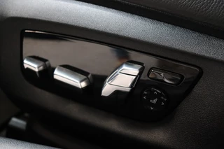 BMW 5 Serie Touring 530e High Executive M Sport Pakket Automaat  / Live Cockpit Professional / SOH 87% / Panoramadak / Trekhaak / Driving Assistant Professional / Comfortstoelen / Laserlight / Head-Up Display / Adaptief Onderstel / DAB / Parking Assistant / Hifi / 34