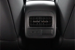 Omoda 5 SHS SHS-H 1.6 T-GDi Premium  - Registratie voordeel! - Kantel/Schuifdak - Adaptieve Cruise control - Ventilatie Voorstoelen - Privacy Glass - Stoel/Stuurwiel Verwarming - 1000KM Rijbereik -  7 Jaar Fabrieksgarantie / 60