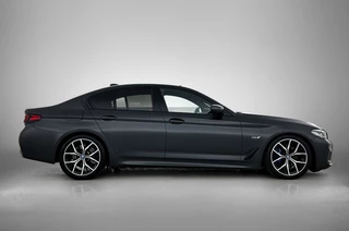 BMW 5-serie 545e xDrive High Executive M Sport | Dakraam | Camera | Autopilot | Stoel-/Stuurverwarming | CarPlay / 9