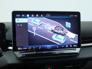 Volkswagen T-Roc 1.5 eTSI R-Line Elek. Trekhaak | Stuur-/stoelverwarming | Verlichte logo's / 38