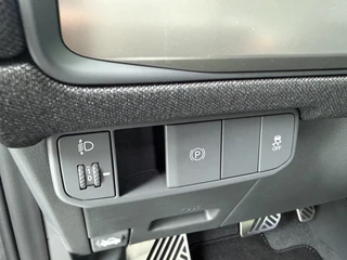Kia EV3 GT-Line Business Edition 81.4 kWh  - Direct Leverbaar! - Apple Carplay - Adaptieve Cruise Control - Achteruitrijcamera - Stoel-/Stuurverwarming - Fabrieksgarantie t/m 2033 / 22