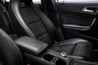Mercedes-Benz GLA-klasse 180 Ambition | URBAN PACK | PANORAMADAK | STOELVERWARMING | TREKHAAK | 18" / 11