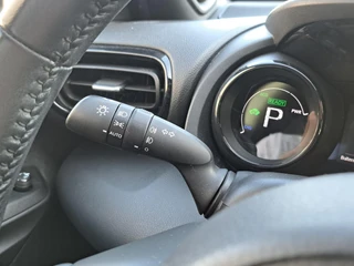 Toyota Yaris 1.5 Hybrid Executive DODEHOEK PARELMOER SPORTSTOELEN STOELVERWARMING PDC LED / 15