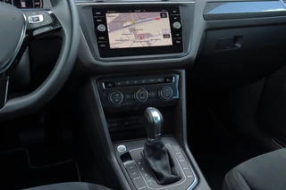Volkswagen Tiguan 1.4 TSI ACT Highline Business R | Dealer Onderhouden | Led | Virtual | Stoelverwarming | Trekhaak | Carplay / 20