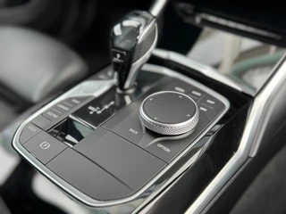 BMW 3 Serie 318i Executive Edition Sport Line I LED I Carplay I Sportstoelen / 29