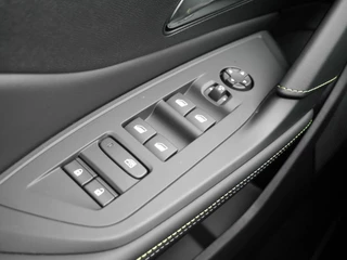Peugeot 308 1.2 Hybrid 145 e-DCS6 GT € 6000,- DEMOVOORDEEL! | AGR stoelen | Stoel en stuurverwarming | Camera rondom | Adaptieve cruise control | Panoramadak | Afneembare trekhaak | Full led | 18 inch lichtmetalen velgen / 23