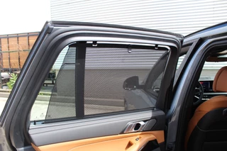 BMW X5 xDrive50e M-Sport Pro  | Vierwielbesturing | Trekhaak | Spoilerpakket | H&K | Panoramadak | Luchtvering / 56