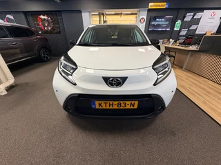 Toyota Aygo X 1.0 VVT-i MT first / apple /stoelverw /cruisec /camera/pdc/clima/boeken / 4