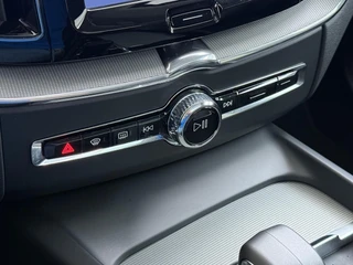 Volvo XC60 Plug-In Hybrid AWD T6 Plus Dark Recharge ADAPT. CRUISE CONTROL | STUUR & STOEL VERWARMING | PANORAMA DAK | 360 GRADEN CAMERA | ELEK. STOELEN MET GEHEUGEN | HARMAN/KARDON AUDIO / 42