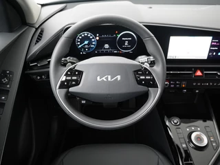 Kia Niro 1.6 GDi Hybrid DynamicLine  - Demo - Adaptieve cruise control - Navigatie - Keyless entry - Apple Carplay/Android Auto - Achteruitrijcamera - Parkeersensoren voor en achter - Fabrieksgarantie t/m 2033 / 34